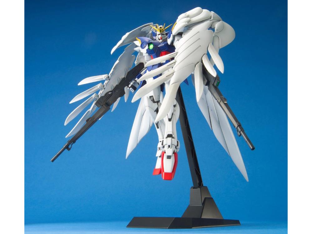 PRESALE | Mobile Suit Gundam Wing Endless Waltz - XXXG-00W0 Wing Gundam Zero Custom - 1/100 HG Endless Waltz Model Series (EW-2) - 1/100 (Bandai)