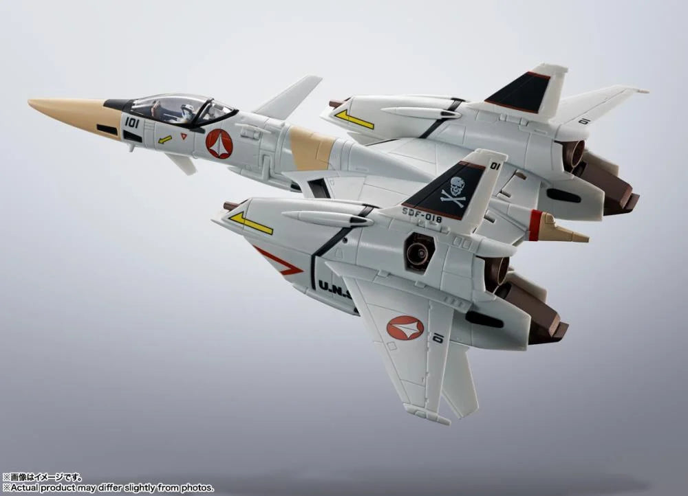 PRESALE | The Super Dimension Fortress Macross: VF-4 Lightning III Flash Back 2012 Hi-Metal R Action Figure