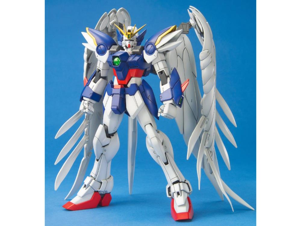 PRESALE | Mobile Suit Gundam Wing Endless Waltz - XXXG-00W0 Wing Gundam Zero Custom - 1/100 HG Endless Waltz Model Series (EW-2) - 1/100 (Bandai)