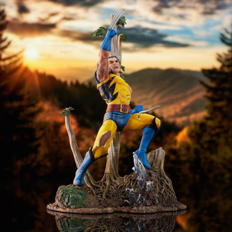 PRESALE | Marvel Comics Gallery Diorama - X-Men '90s - Wolverine Figure (Diamond Select)