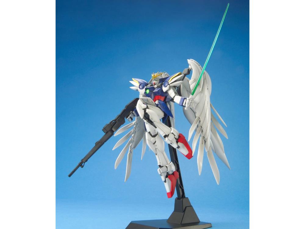 PRESALE | Mobile Suit Gundam Wing Endless Waltz - XXXG-00W0 Wing Gundam Zero Custom - 1/100 HG Endless Waltz Model Series (EW-2) - 1/100 (Bandai)