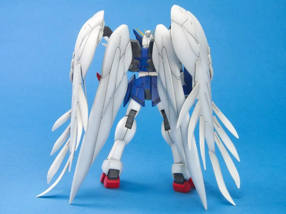 Mobile Suit Gundam Wing Endless Waltz: Wing Gundam EW Master Grade 1:100 Scale Model Kit [Bandai]