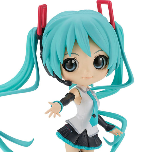 PRESALE |  Vocaloid - Hatsune Miku - Q Posket - V4X - Version A (Bandai Spirits)